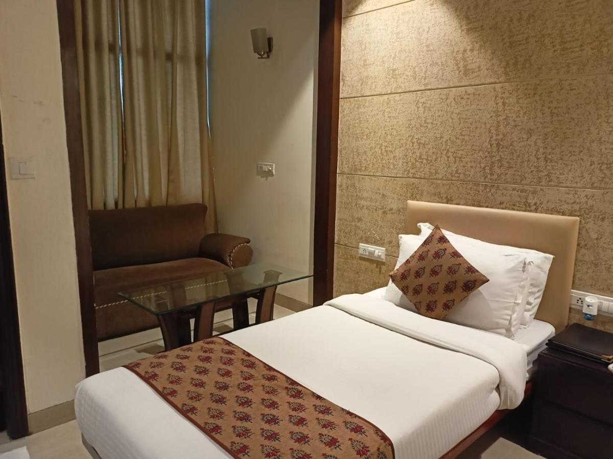 Cosy Grand, Chanakyapuri By The Cosy Hotels New Delhi Buitenkant foto