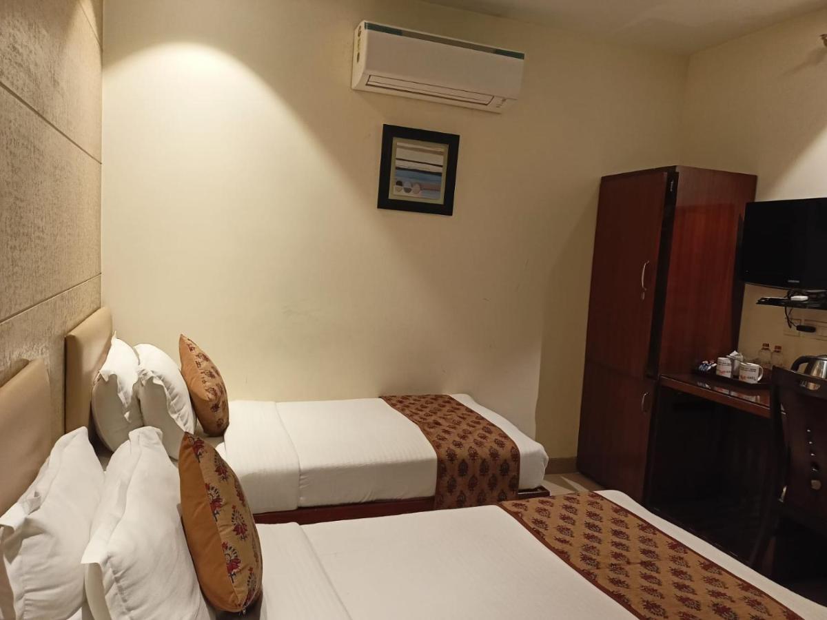 Cosy Grand, Chanakyapuri By The Cosy Hotels New Delhi Buitenkant foto