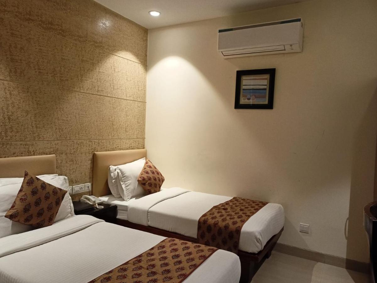 Cosy Grand, Chanakyapuri By The Cosy Hotels New Delhi Buitenkant foto