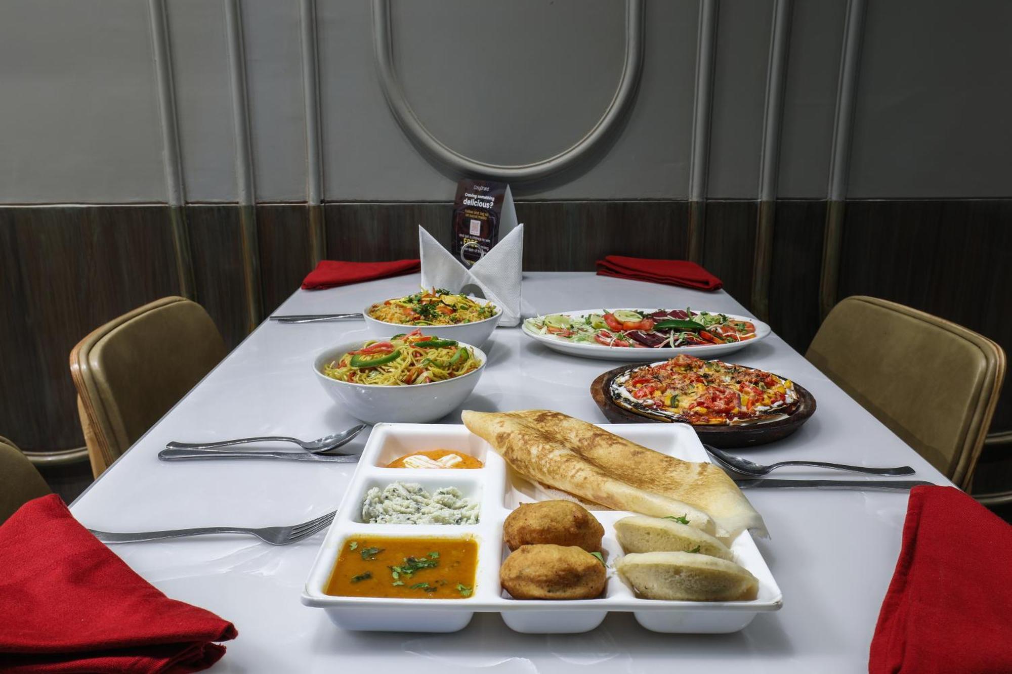 Cosy Grand, Chanakyapuri By The Cosy Hotels New Delhi Buitenkant foto