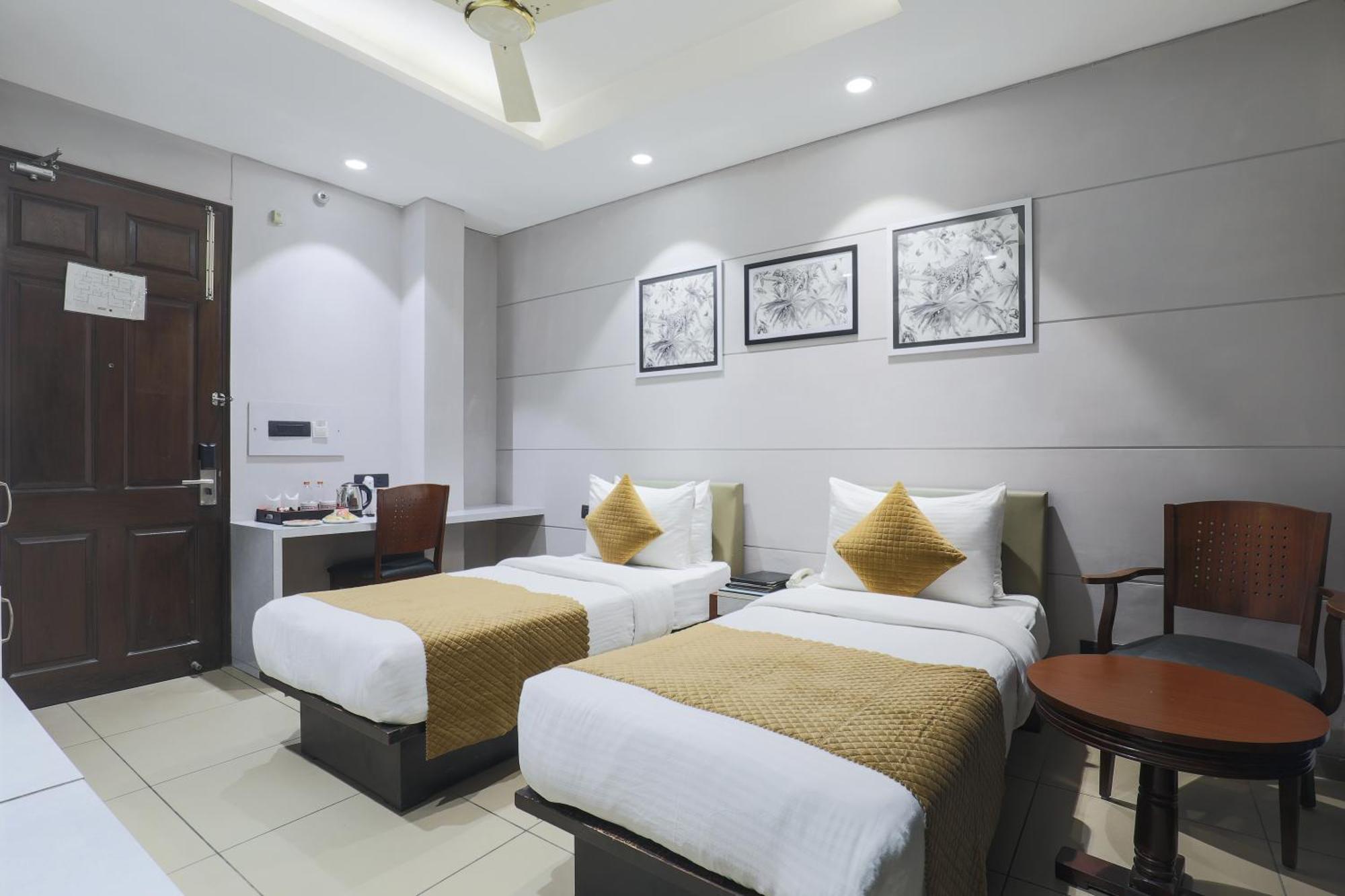 Cosy Grand, Chanakyapuri By The Cosy Hotels New Delhi Buitenkant foto