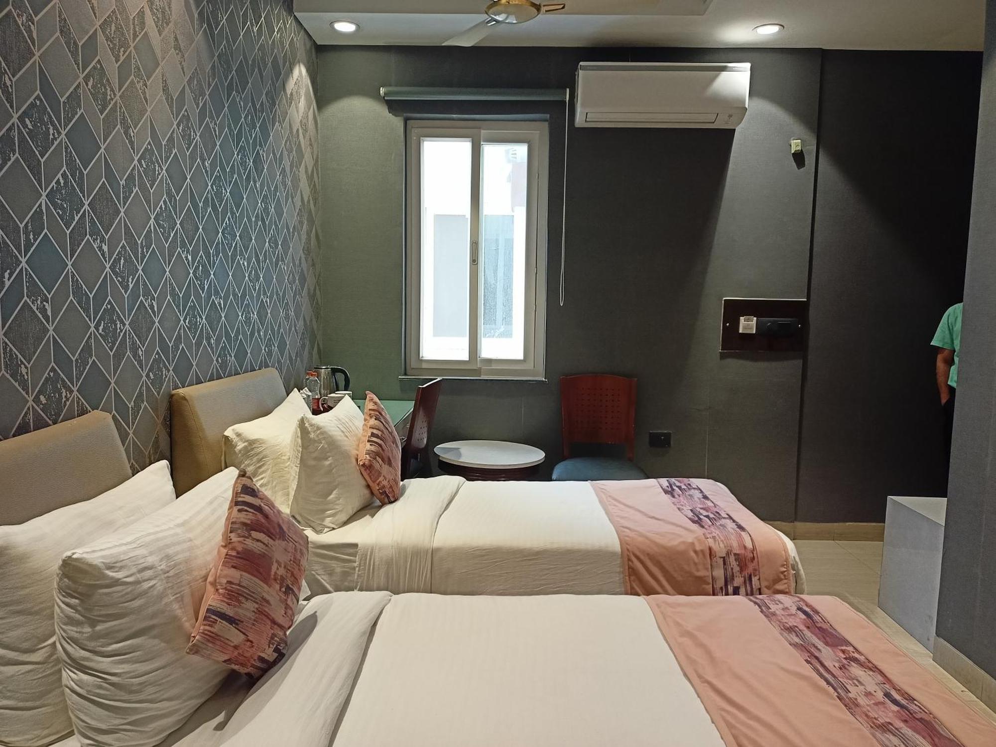 Cosy Grand, Chanakyapuri By The Cosy Hotels New Delhi Buitenkant foto