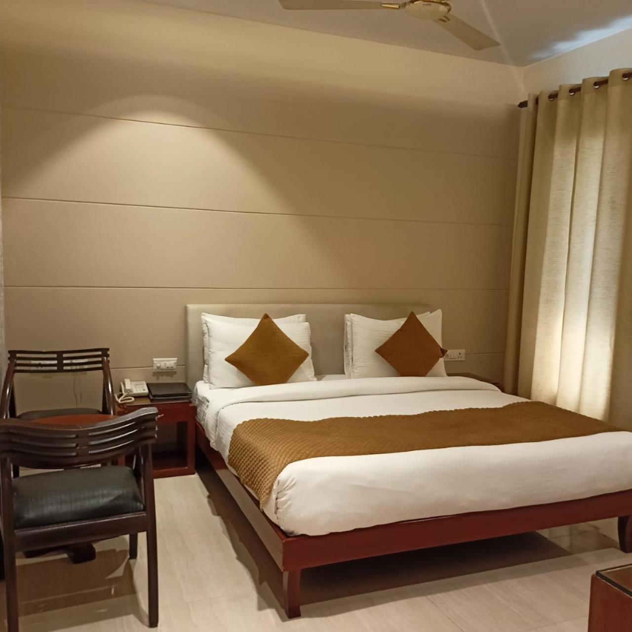Cosy Grand, Chanakyapuri By The Cosy Hotels New Delhi Buitenkant foto