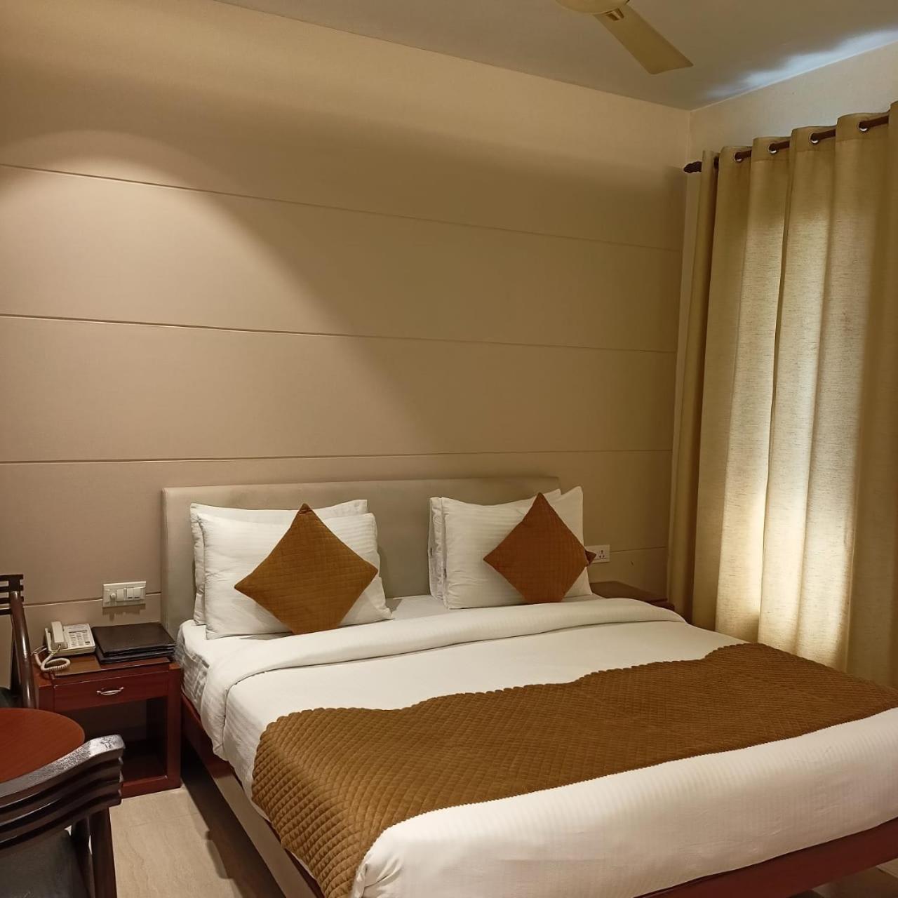 Cosy Grand, Chanakyapuri By The Cosy Hotels New Delhi Buitenkant foto