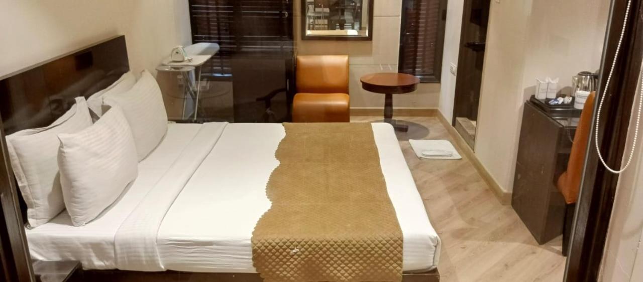 Cosy Grand, Chanakyapuri By The Cosy Hotels New Delhi Buitenkant foto