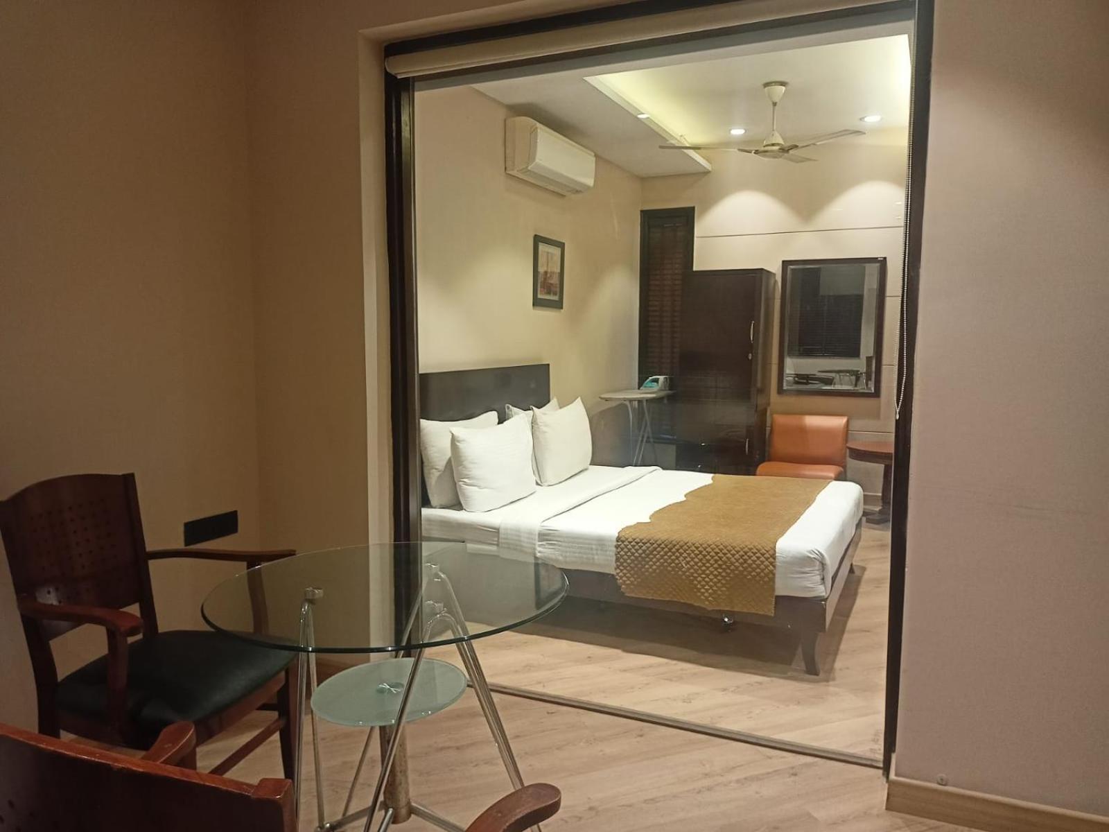Cosy Grand, Chanakyapuri By The Cosy Hotels New Delhi Buitenkant foto