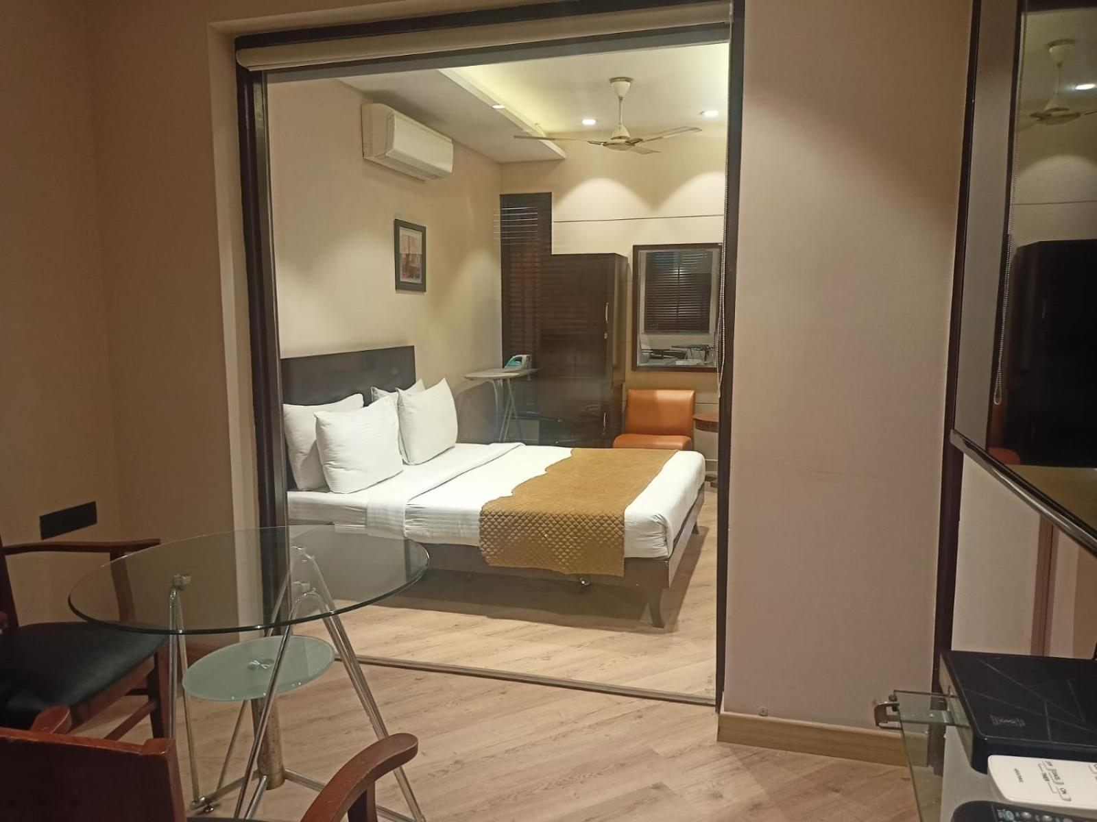 Cosy Grand, Chanakyapuri By The Cosy Hotels New Delhi Buitenkant foto