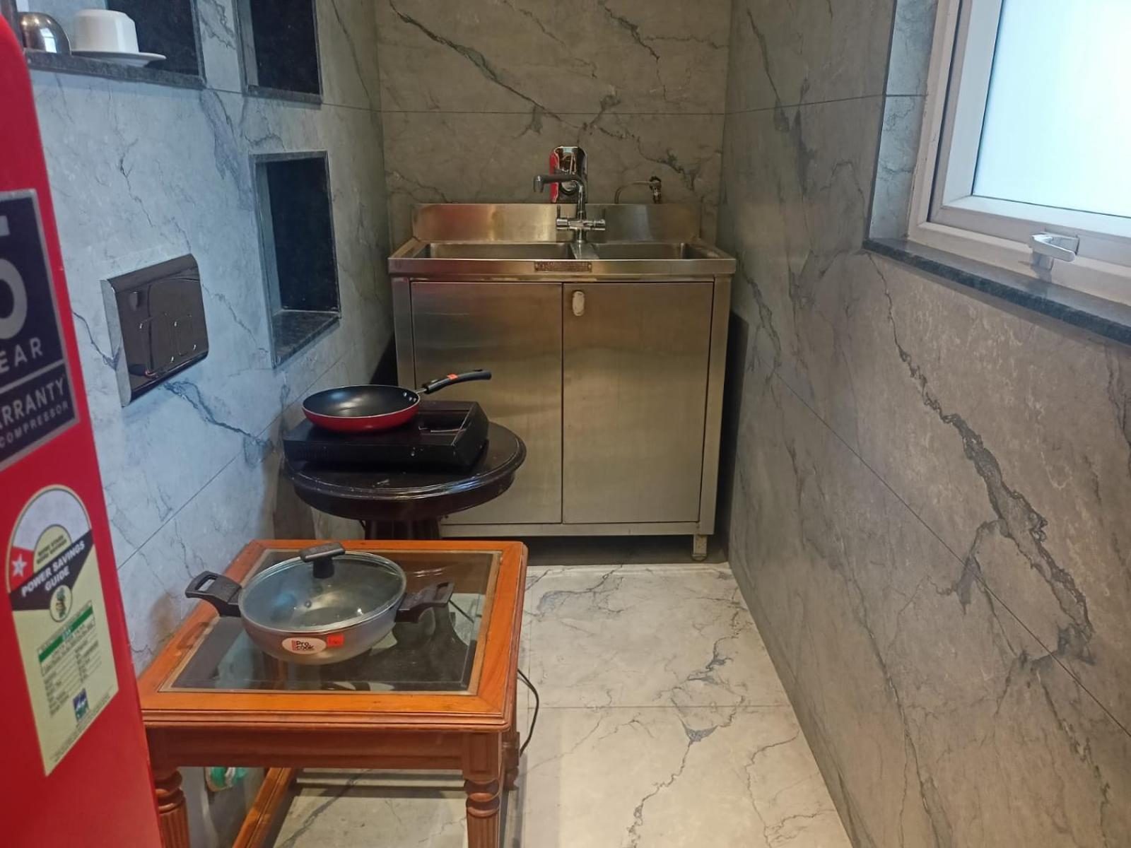 Cosy Grand, Chanakyapuri By The Cosy Hotels New Delhi Buitenkant foto