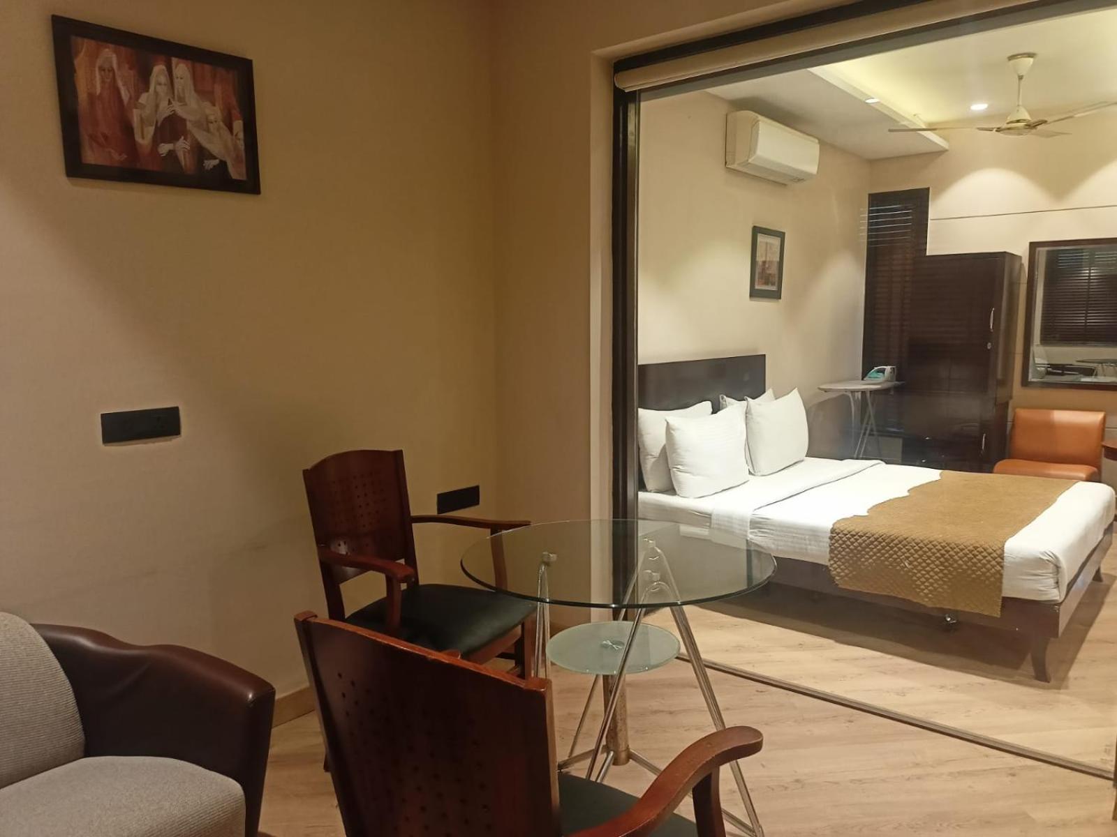 Cosy Grand, Chanakyapuri By The Cosy Hotels New Delhi Buitenkant foto